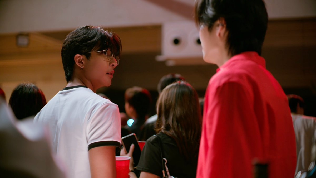 GMMTV's tweet photo. คุยเสร็จมาแอบยิ้มน้อยยิ้มใหญ่กับตัวเอง ดูท่าจะชอบเขามากเลยแหละ🥹 #OnlyFriendsDreamOnEP1

@Earth_Pirapat @besevboom https://t.co/OiZG4yQFTp