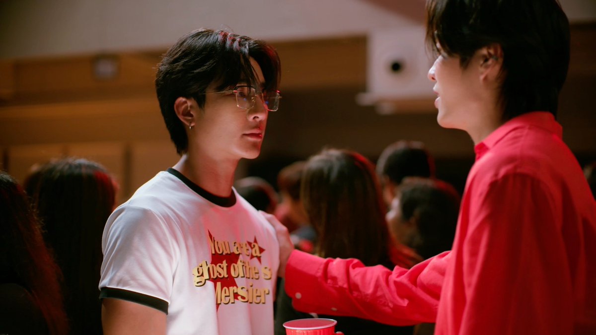 GMMTV's tweet photo. คุยเสร็จมาแอบยิ้มน้อยยิ้มใหญ่กับตัวเอง ดูท่าจะชอบเขามากเลยแหละ🥹 #OnlyFriendsDreamOnEP1

@Earth_Pirapat @besevboom https://t.co/OiZG4yQFTp