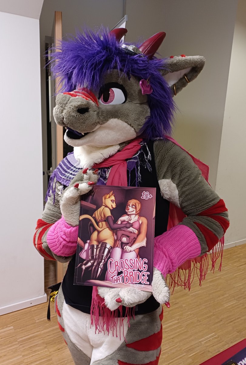 Fusselschwarm's tweet photo. Alle three comics by @Glopossum are back in stock now.😎  

Which one Draki likes to most you can see here. I wonder why.😅 #FursuitFriday #ComicsInPaws #NFD12 https://t.co/Mb4eq7Yzi4