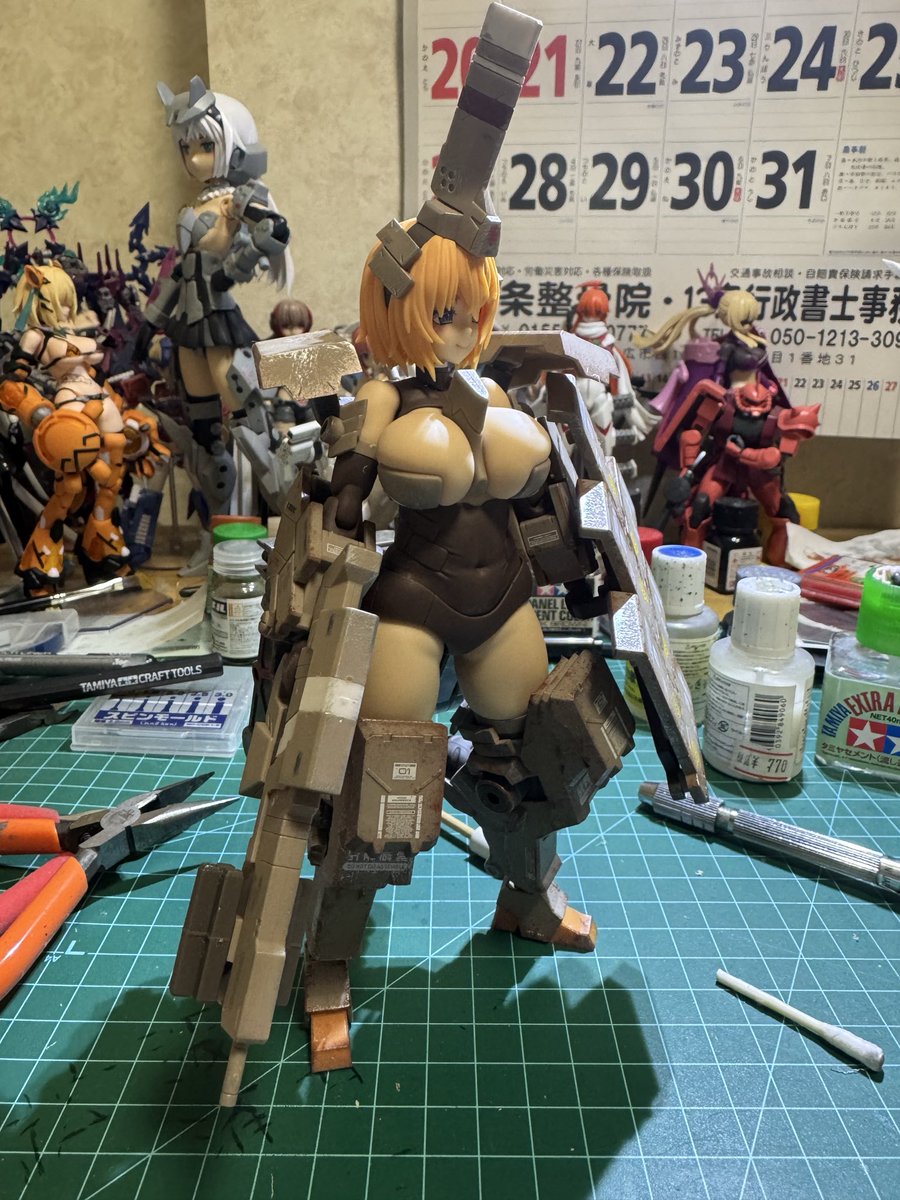 cyacyamaru343's tweet photo. FAG 輝鎚(カグツチ)甲型　完成です。
素組み+デカールの上から艶消しのみ
ジオンデカールか大量に余っていたので使用しました。
ガイアノーツのエナメル「赤錆」を使用し、うるさいくらいに赤錆を塗りたくりました。うん、カッコいいです。

#プラモデル #美少女プラモデル
#フレームアームズガール https://t.co/GrW6mnkK72