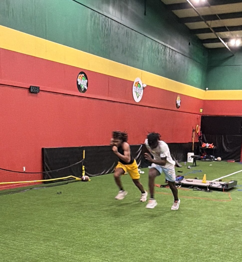 TaurseHarden's tweet photo. Same county. Different schools. Same WORK ethic.
Iron sharpens iron in Pontotoc County 💪🏾
@TrendonHarden @Keontae295368 getting better every rep.
College coaches — talent is coming out of Pontotoc, MS.
#MississippiFootball #DBProspect
@MacCorleone74 @On3 @PrepRedzoneMS https://t.co/RTUoTvxsGh