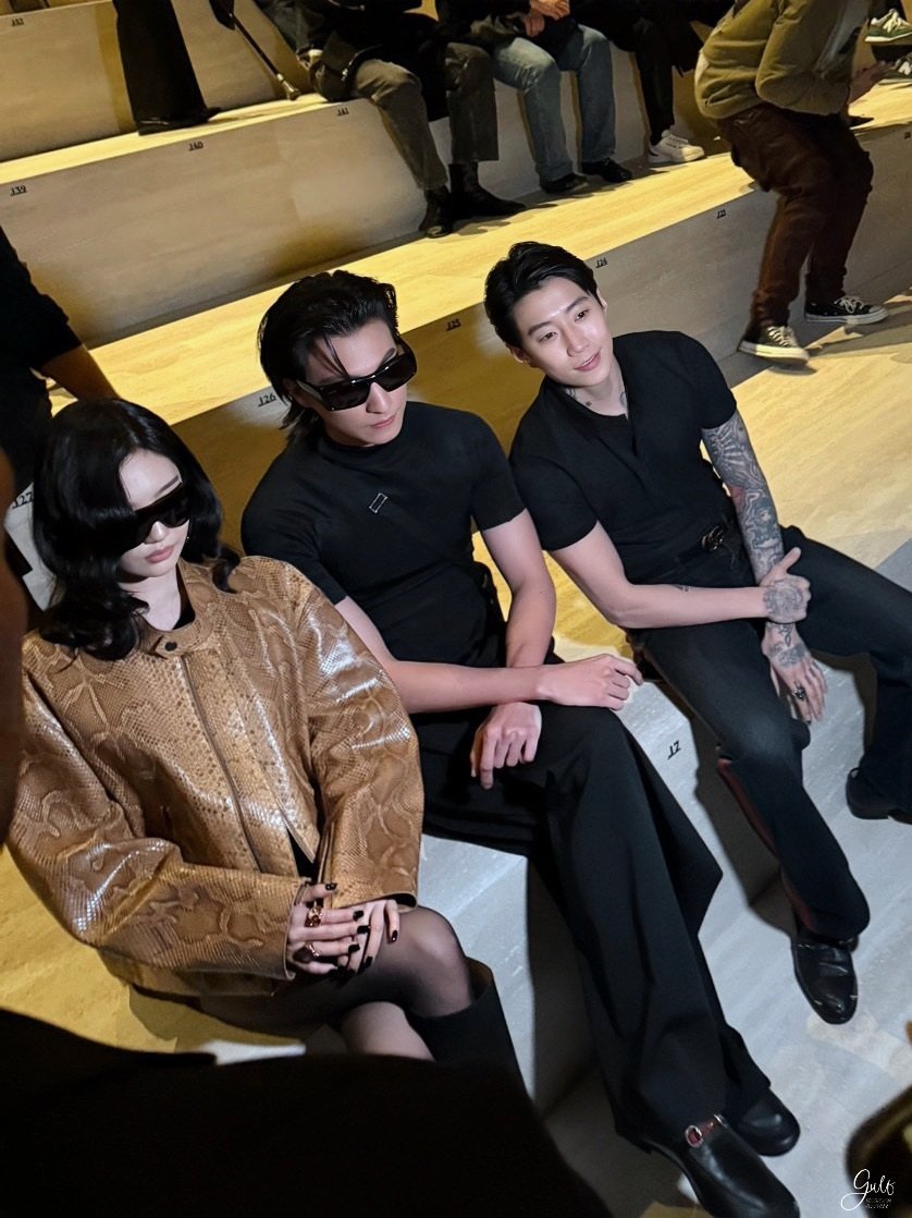 BA กลัฟ คณา​วุฒิ​ ถ่ายภาพร่วมกับ GBA Jay Park และ Ningning ค่ะ🥰

BA GULF WITH GUCCI FW26
#GULFxGucciMFW26​
#GucciPrimavera
#GulfKanawut​
<a href="/gulfkanawut/">gulfkanawut</a> <a href="/gucci/">gucci</a>