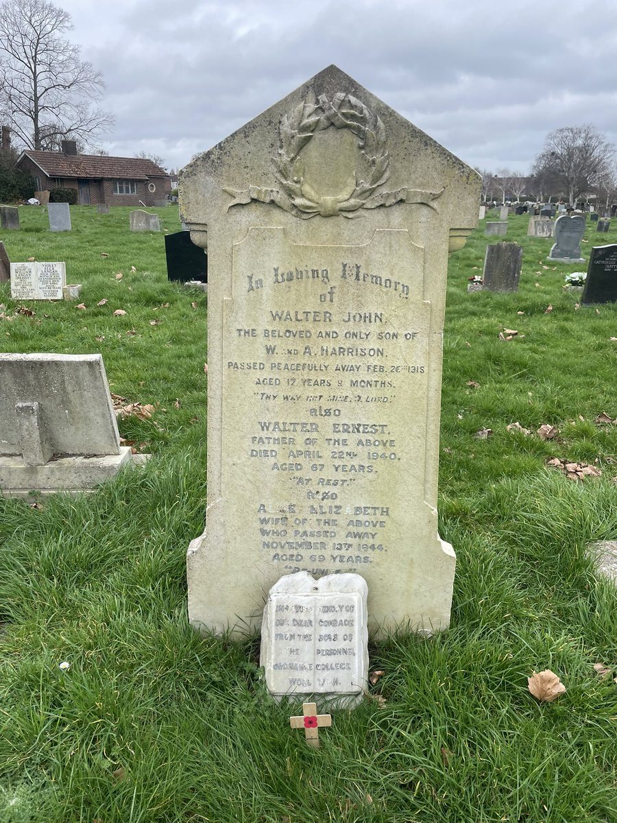 Noble67Allan's tweet image. Yesterday,I paid my respects to the fallen in @CWGC Milton Cemetery,Portsmouth,and they include a young casualty of war,who died  on 26th February 1918,and is laid to rest there 🙏🏼

#RIP Boy Walter Harrison(17),Royal Field Artillery 

#LestWeForget