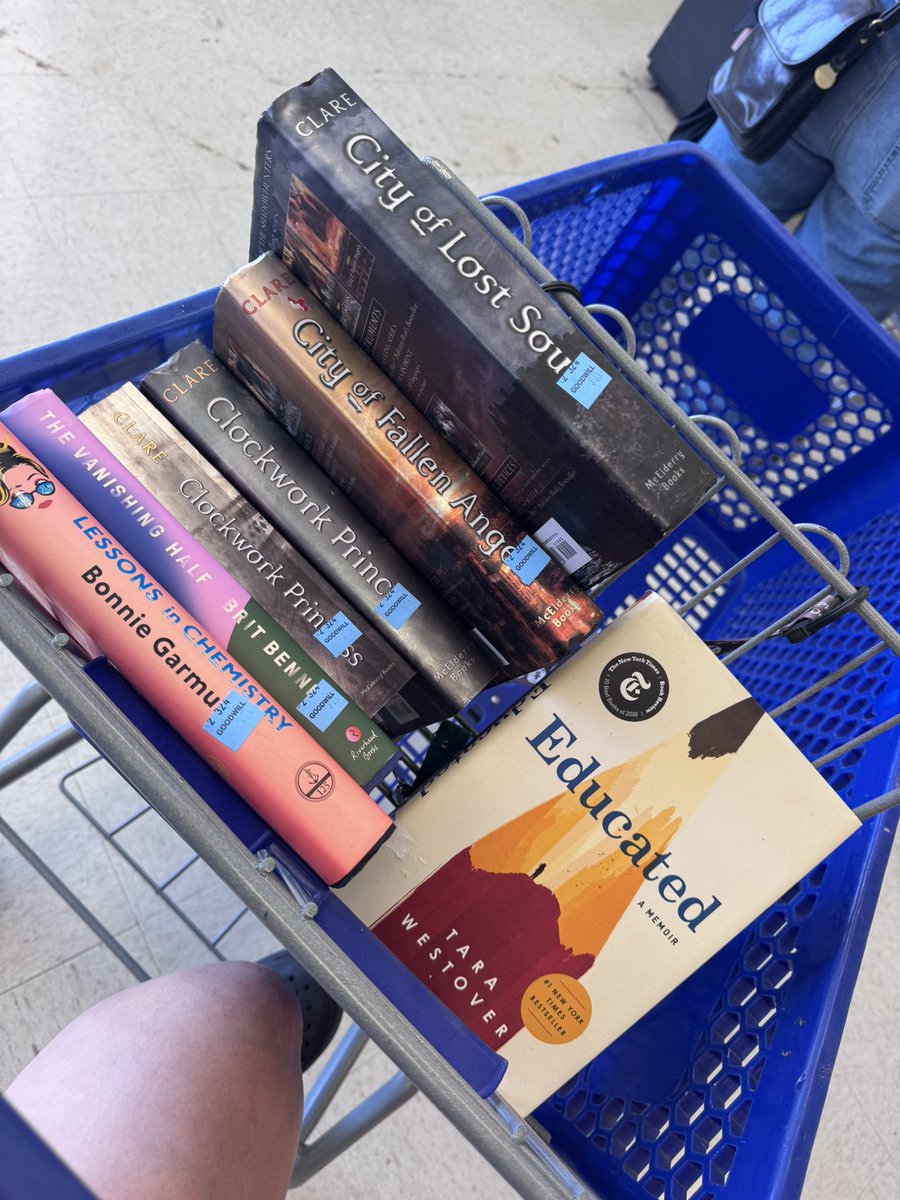 Rune Sopher is querying tweet media