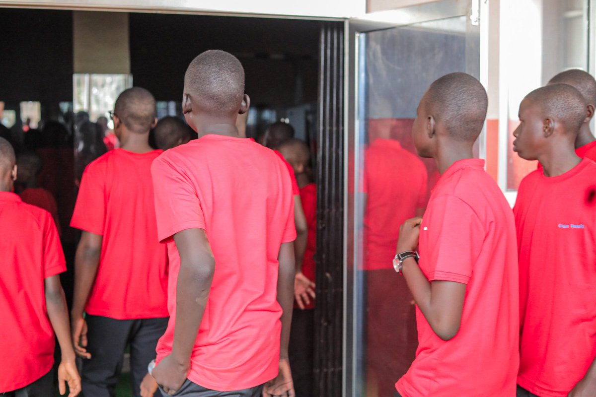 StMarysKitende tweet media