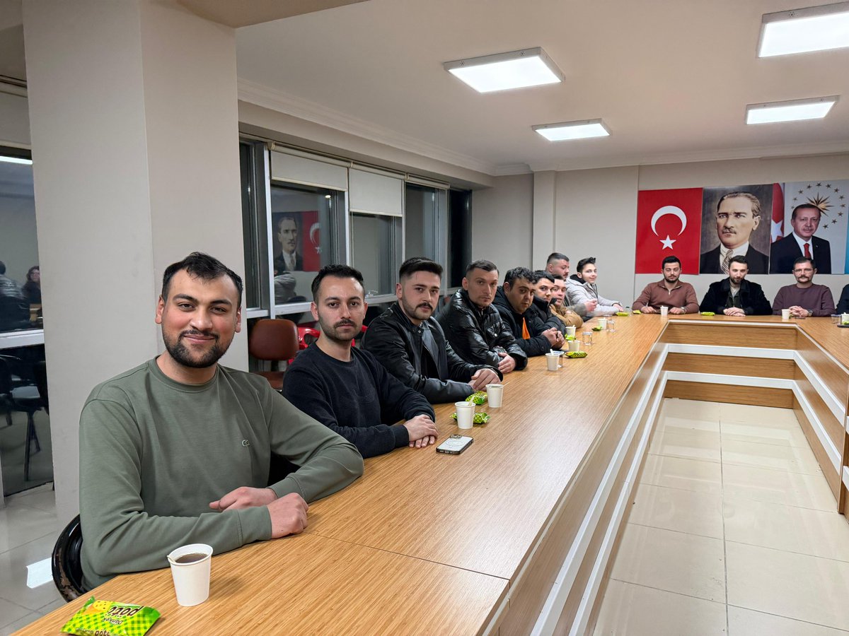 Mahalle teşkilatımızın haftalık olağan yönetim kurulu toplantısına katılarak kıymetli yol arkadaşlarımızla bir araya geldik.

Durmadan, yorulmadan; aynı inanç ve kararlılıkla yürüdüğümüz bu kutlu yolda çalışmalarımızı değerlendirdik, önümüzdeki süreci istişare ettik.

Birlik ve