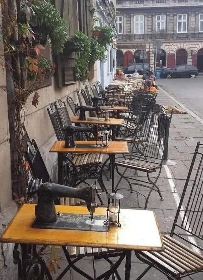 BiancoDavinci's tweet photo. The Sewing Machine Café, Krakow, Poland https://t.co/mR1nhDFv5G