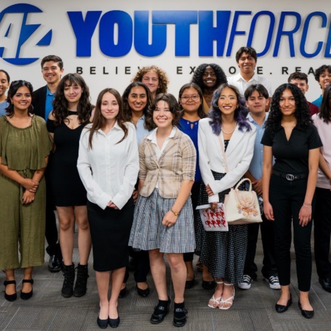 azyouthforce's tweet photo. Through career internships with partners like @bankofamerica and @JiffyLube, Club teens gain real-world experience, career readiness skills, and one-on-one mentorship that prepares them for life beyond high school!

Explore more opportunities today: https://t.co/8AIaUYcQY6 https://t.co/vWBZHK9Abn