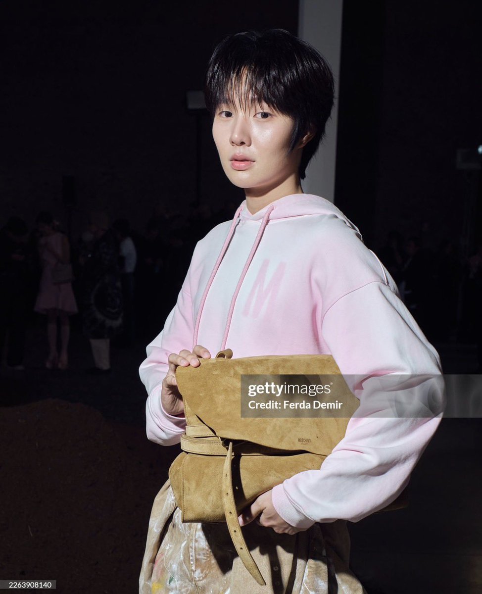 NampingsterLand's tweet photo. มาแล้วจ้ะ Getty ที่แม่ใฝ่ฝัน ฮิฮิ 🫶🏻

KENG NAMPING IN MFW26  #MOSCHINOXKENGNAMPING #MOSCHINOFW26 #MOSCHINO #MFW https://t.co/QiOgzzgXPv