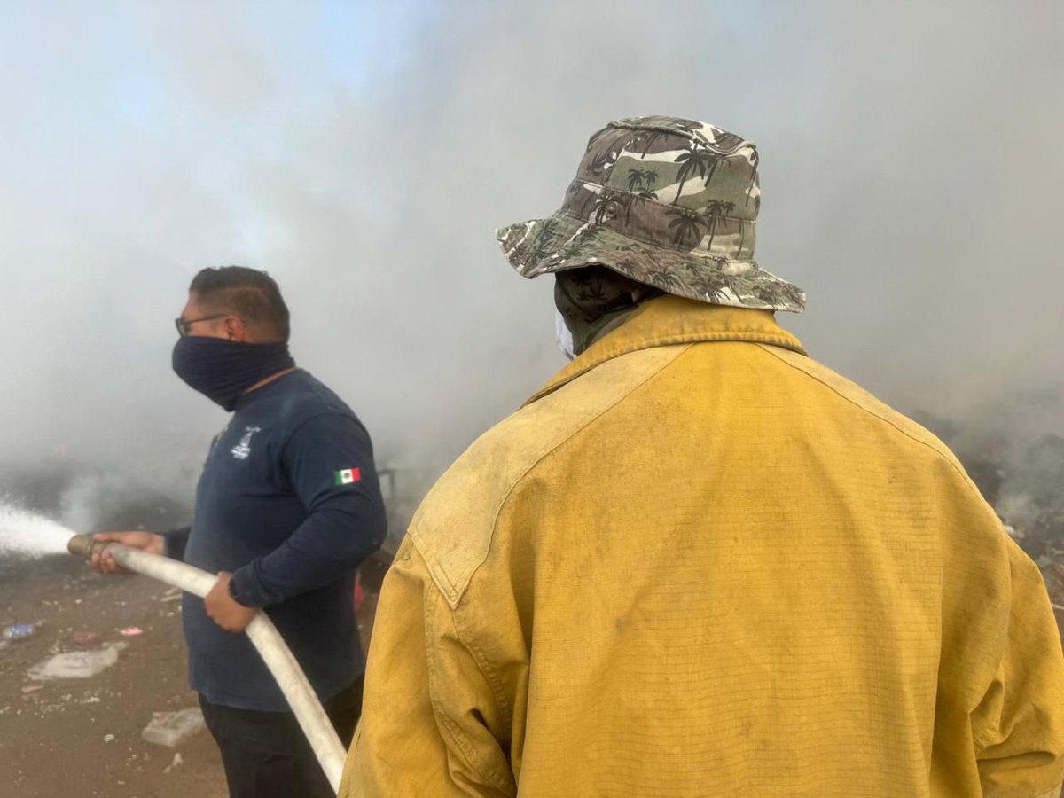 🚨 Un incendio registrado este día en el relleno sanitario del Municipio de Villa de Reyes, movilizó a cuerpos de emergencia y en cuestión de minutos fue controlado. #SLP