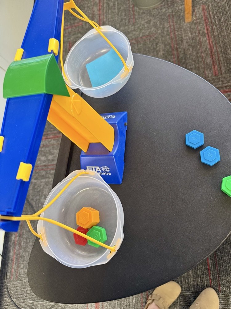 PCS_Pride's tweet image. 3rd Grade Math:
   Students are estimating and measuring the mass of object by using a balance scale and gram weights. 
#handsonlearning
#MathIsFun