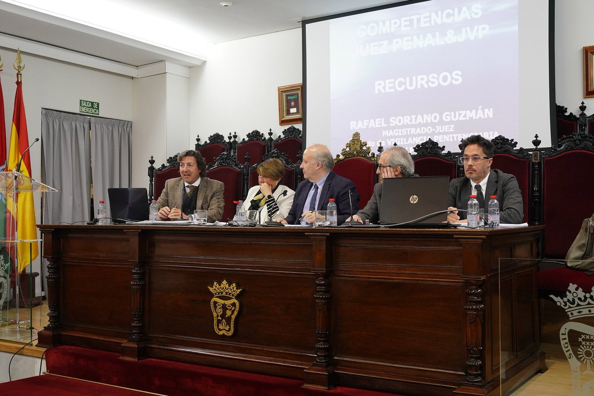 ⚖️ Ha sido un verdadero placer compartir jornada sobre #DerechoPenitenciario en <a href="/IcagrTwit/">ICAGR</a> junto a los Magistrados Adela Frias y Rafael Soriano, y Miguel Angel De La Cruz, Director del Centro Penitenciario de Albolote