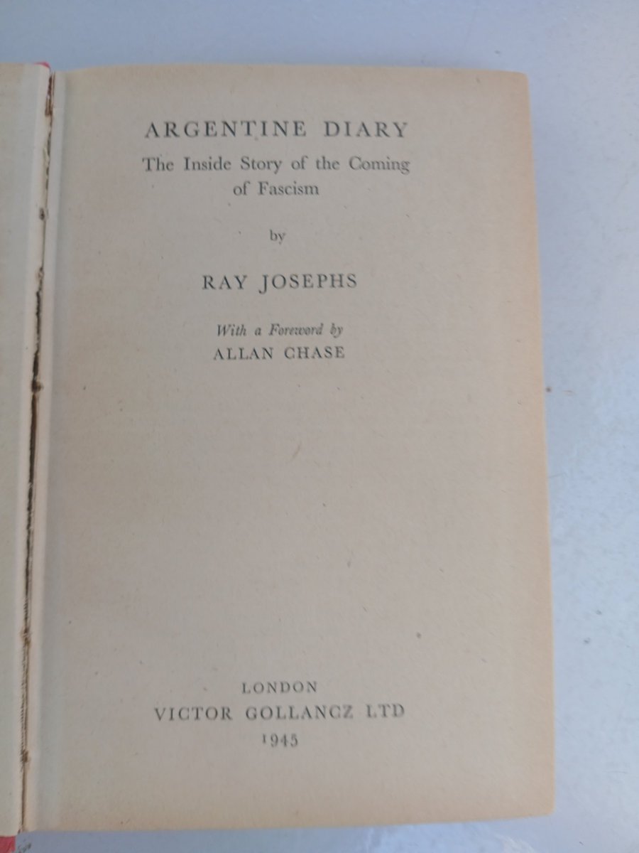Luego de tanto buscarlo, gracias a un amigo sajón, finalmente conseguí el libro con las pruebas fundamentales.
Fue escrito entre 1943 y 1944.
Peronismo y nazismo es lo mismo.