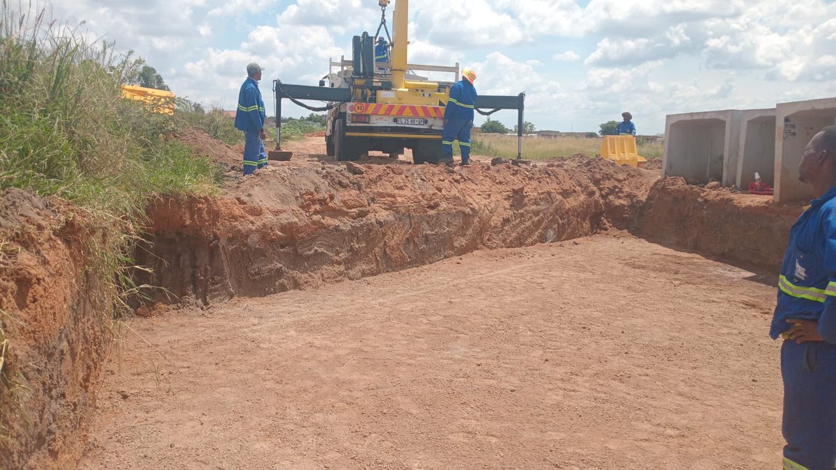 LemoSebo's tweet photo. Ward 95 Vumaskloof 🚧
Culvert bases being placed at the temporary bridge as work progresses to restore safe access for residents.
Infrastructure delivery in motion.
#tshwaneworks #Ward95 #ServiceDelivery
@highlight https://t.co/EHLIaoOYnS