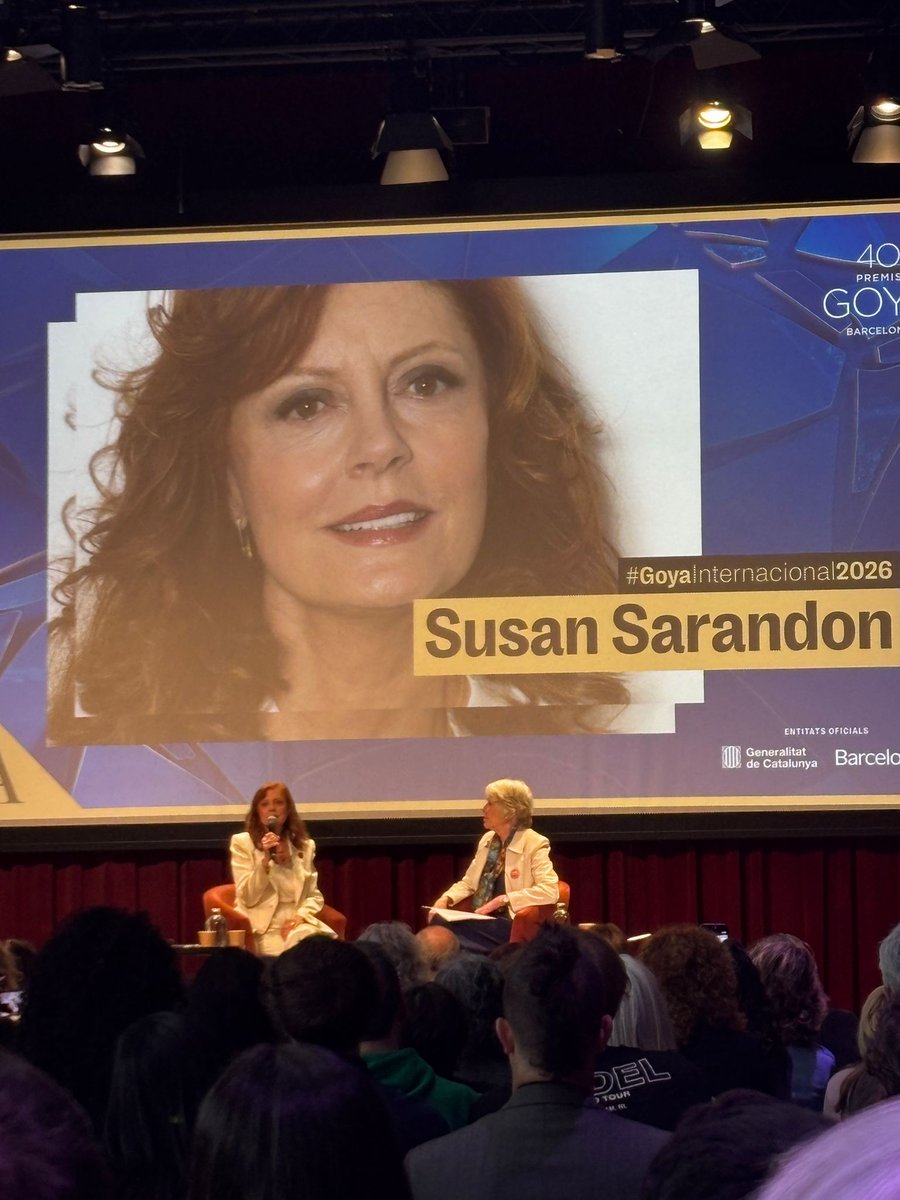 Solo puedo pensar en qué bien escogido está el premio a Susan Sarandon. No solo se reconoce una trayectoria y un legado icónico, sino que se da apoyo a una figura valiente en un momento histórico de censura y neofascismo.

Bravo por la Academia de Cine.