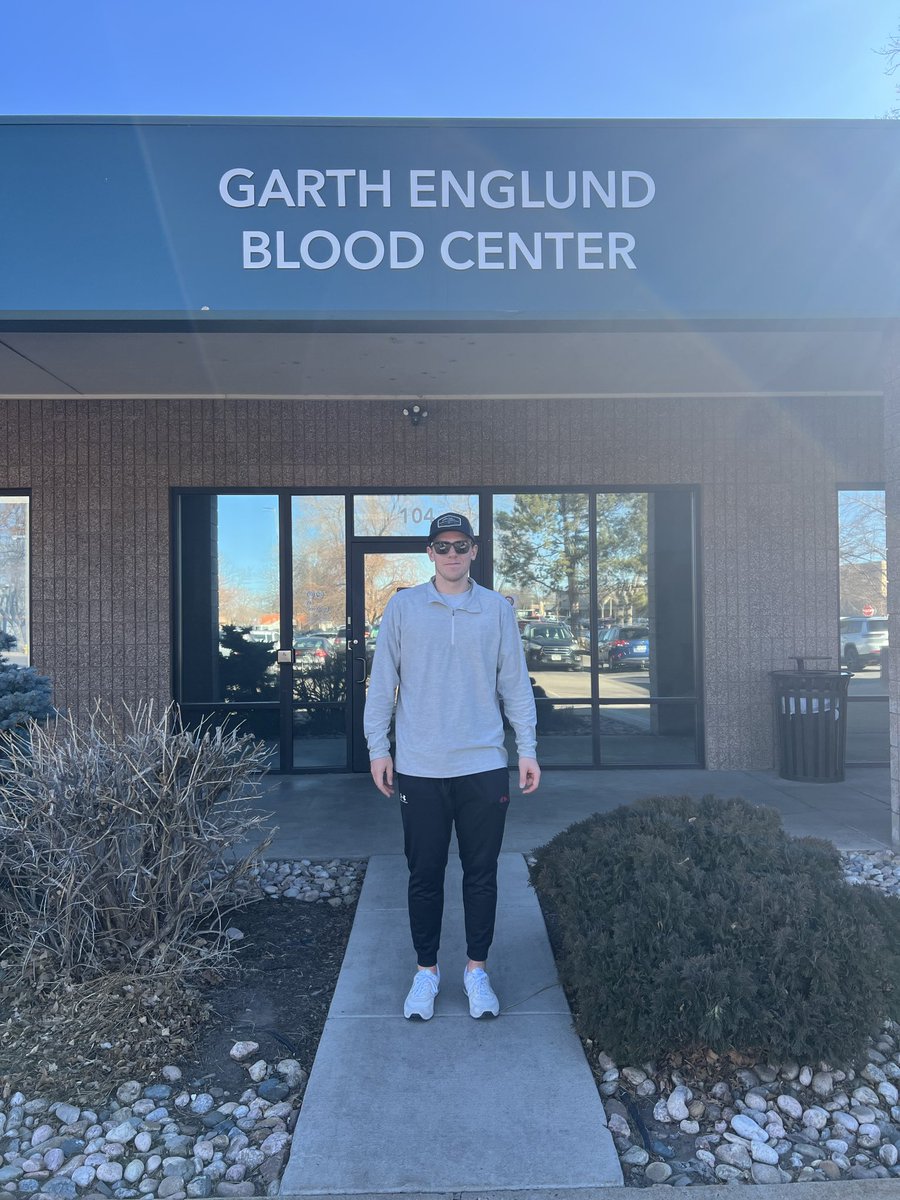 Hockey Gives Blood tweet media