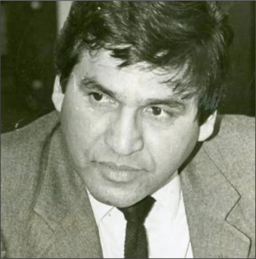 AsonalJSI's tweet photo. #DerechosHumanos II Hoy, hace 28 años, fue asesinado Jesús María Ovalle en su oficina en Medellín. Un defensor de derechos que denunció a los grupos paramilitares y su accionar con las autoridades en zonas de Antioquia.

Su memoria sigue viva. https://t.co/IwaA6vGS8P