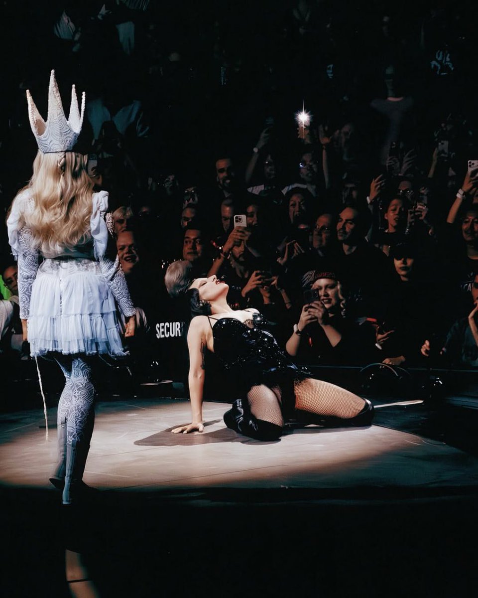 LⱯDY GⱯGⱯ CHⱯRTS © tweet media