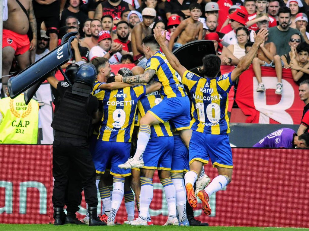 Desde aquel que ganamos en el Gigante en octubre de 2013 con goles de Donatti y el Sapito Encina, el del próximo domingo es el clásico más difícil. Nada de sobrar el partido: con humildad, con huevos, jugando para adelante, con la camiseta. Todos unidos.