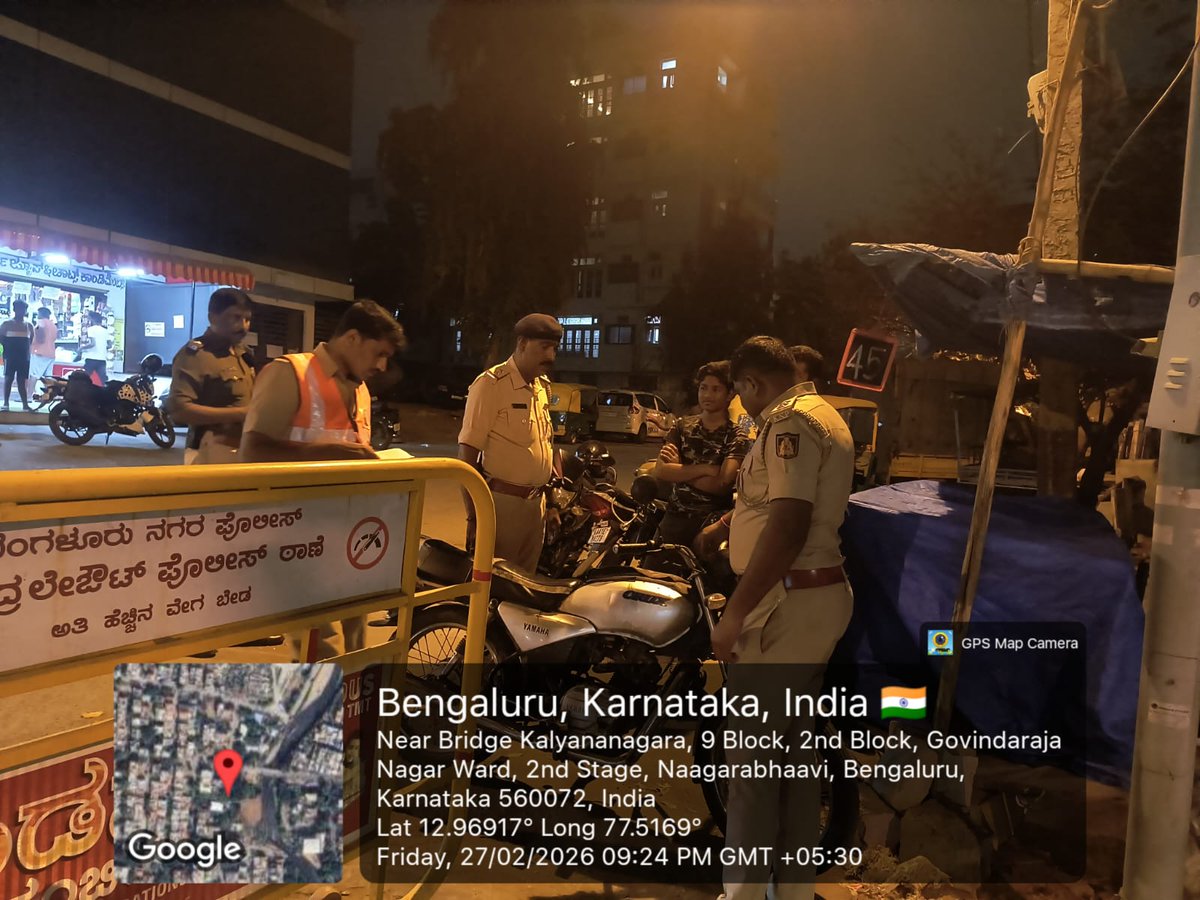 APNagarBCP's tweet photo. ಇಂದು ಮಾನ್ಯ ಪೊಲೀಸ್ ಆಯುಕ್ತರು ಬೆಂಗಳೂರು ನಗರ ರವರ ಆದೇಶದಂತೆ ಠಾಣಾ ವ್ಯಾಪ್ತಿಯಲ್ಲಿ ವಿಶೇಷ ಗಸ್ತನ್ನು ಮುದ್ದಿನಪಾಳ್ಯ ಮುಖ್ಯ ರಸ್ತೆ, ಮಾಳಗಾಳ, ಅನ್ನಪೂರ್ಣೇಶ್ವರಿನಗರ, ಹಾಗೂ ಠಾಣಾ ಸುತ್ತಮುತ್ತ #Areadomination #Footpatrolling ಮಾಡಲಾಯಿತು ಮತ್ತು #Nakapoint ನಲ್ಲಿ ಅನುಮಾನಾಸ್ಪದ ವಾಹನಗಳ ತಪಾಸಣೆ ಮಾಡಲಾಯಿತು. https://t.co/V5v6cLH7MO