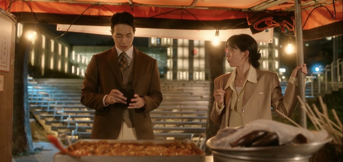 __kdramaland's tweet photo. man you gotta act fast and get that middle song daughter

#InYourRadiantSeasonEp3
#InYourRadiantSeason https://t.co/Bzz7LsU5Bt