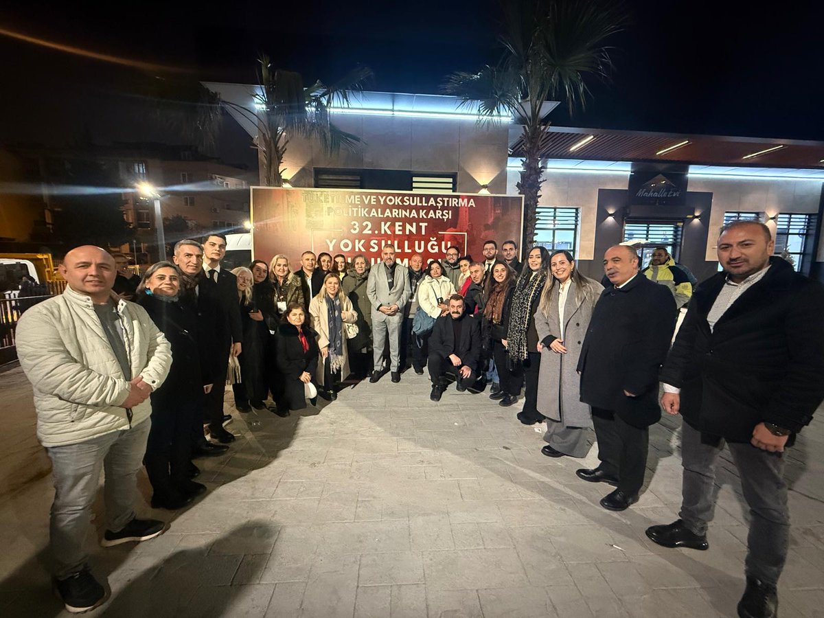 sosyal_kentCHP's tweet photo. Kent Yoksulluğu Buluşmalarımızın 32’incisini Sancaktepe'de Kent Yoksulluğu’ndan Sorumlu İl Başkan Yardımcımız Sinan Karaca Öztürk, PM üyelerimiz Tolga Sağ ve Baran Seyhan, parti yöneticilerimiz, Sancaktepe İlçe Başkanımız Emre Yılmaz, Sancaktepe Belediye Başkanımız Alper Yeğin + https://t.co/PAg0W0XBWt