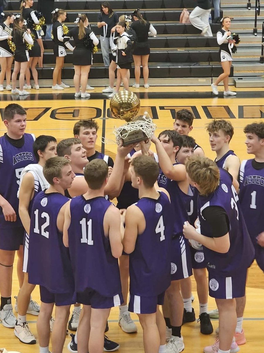 RickSemmler's tweet photo. Thursday night Riverton Parke basketball played their first game since tragic passing of their classmate Chase Bennett. RP beat South Vermillion to win Battle of the Backroads trophy for first time since 2019. After win members of RP gave special net from trophy to Bennett Family https://t.co/brfnp3b8FT