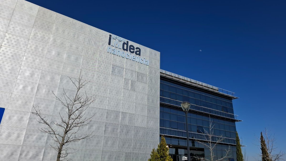 imdeanano's tweet photo. El Instituto IMDEA Nanociencia es un centro de investigación interdisciplinar en Madrid dedicado a la exploración de la #nanociencia y el desarrollo de aplicaciones de la #nanotecnología en relación con industrias innovadoras.
#EsteMes en @imdeanano
🧵 Hilo 👇
0/5 https://t.co/V9XFmVJUO3