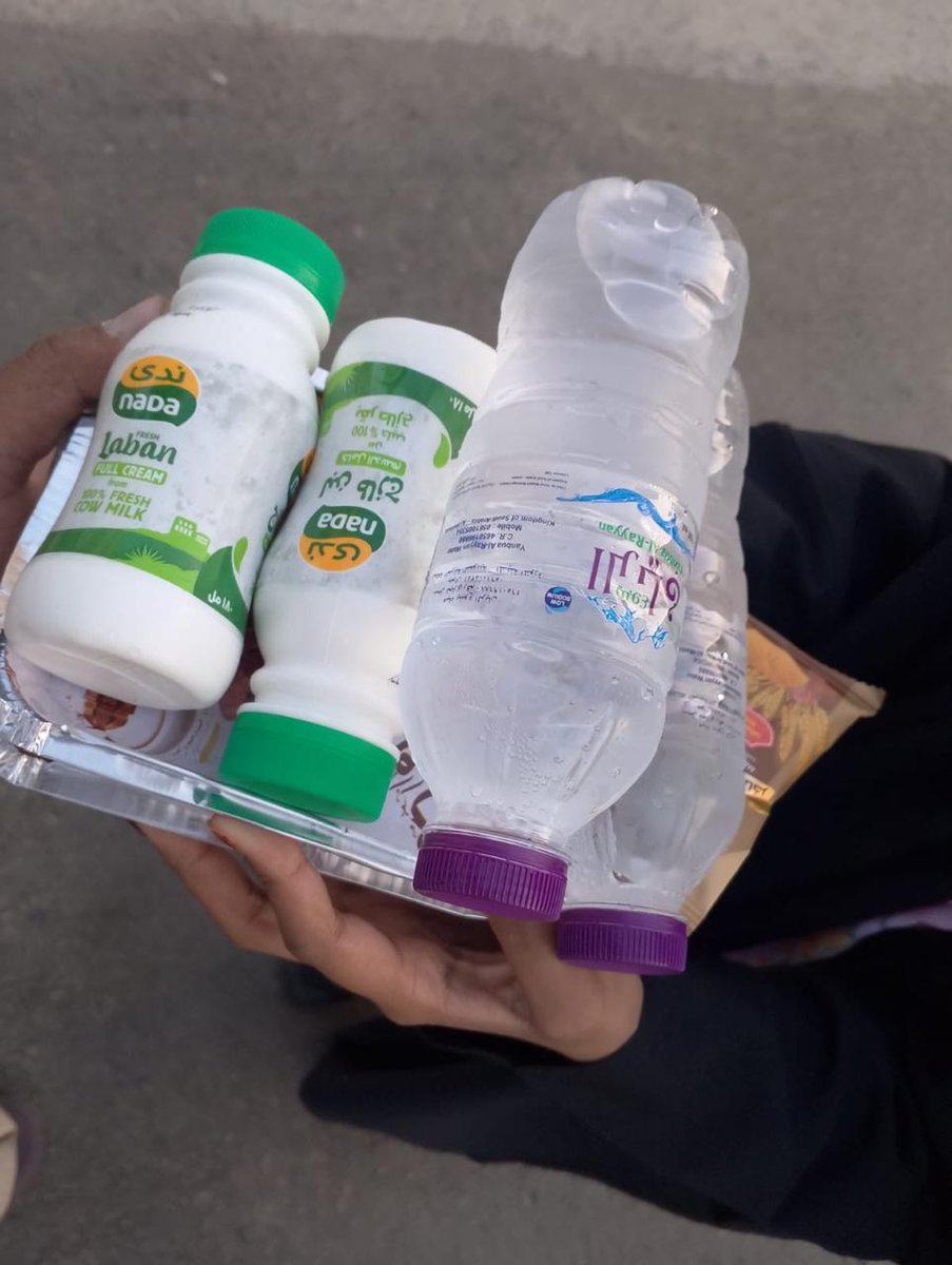 توزيع #إفطار_صائم لليوم العاشر
اللهم بلغنا المتسع واليسر في كل أمورنا اللهم سعادة القلب وقرة العينِ وجميلِ البشائر الِلْهم لا تدع لنا ذنبًا إلا غفرته ولا مريضًا إلا شفيته ولا ميتًا إلا رحمته ولا دعاء إِلا استجبته يا الله.