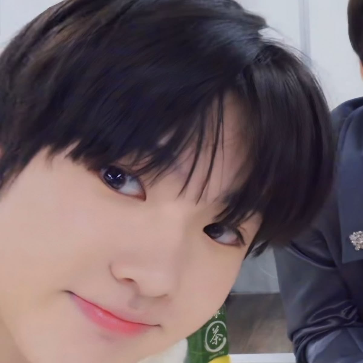 พอไปเลื่อนดูรูปเก่า ๆ แล้วทำให้รู้ว่านี่ตกหลุมรักซาคุยะกับผมทรงนี้มากอะ ㅠㅠ เป็นไอดอลหน้าตาเบบี๋กลิ่นนมผงที่น่าเอ็นดูโดยธรรมชาติที่สุด ร่างลูกหมูทรงผมหมวกกันน็อค(แถมหน้าม้าก็ไม่เท่ากัน)ที่ตกชั้นเข้าด้อม