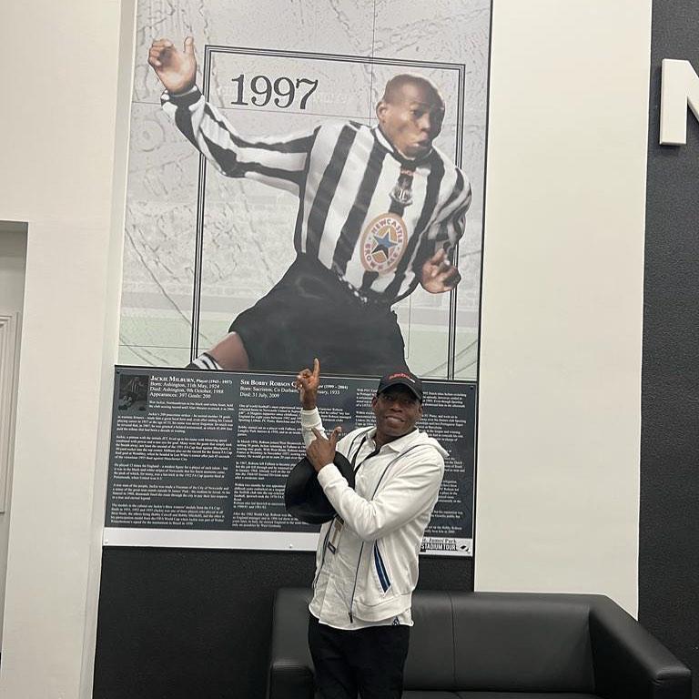 BolavipCo's tweet photo. - ¿Ídolos colombianos en clubes europeos? Pocos, pero los hay. 
- ¿Cuántos tienen un mural? Solo sabemos que Faustino Asprilla tiene el suyo en Newcastle 🔝🇨🇴 https://t.co/wmPKpR8kSQ