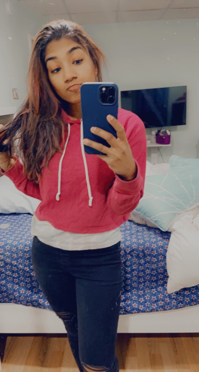 Happy Birthday to a real one, may this new year bring you peace, progress and everything your heart secretly prays for. Keep shining. 🎂 🍾🥰✨ <a href="/AunySillyMe/">Auny 🧡</a>