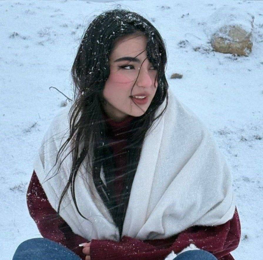 abbaspotato's tweet photo. #MelikaAzizi, only 18, was detained with physical abuse and now faces the gallows. She is alone and in grave danger. Do not let them execute her in silence. #IranMassacre #stopExectionsIran @LindseyGrahamSC @marklevinshow https://t.co/JnpNtSC9lN