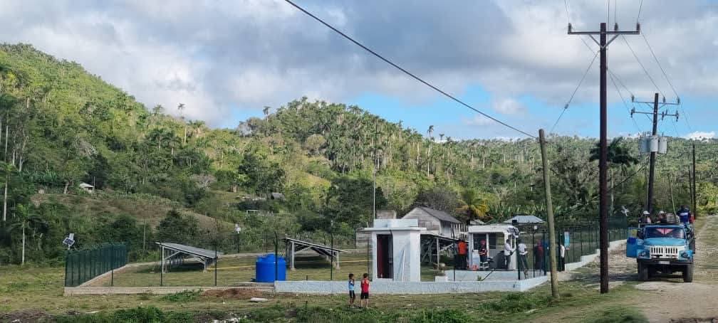 UG_Cuba's tweet photo. ✍️☀️ En alianza con el proyecto #FRElocal, celebramos la sincronización del segundo parque fotovoltaico en La Escondida de Monte Ruz (El Salvador).

👀 ¿ Quiénes se benefician?
🏠 136 viviendas (aprox. 400 habitantes)
🏥 Hospital 
🏫 Escuela
☕ La producción cafetalera local https://t.co/Pv0eFmSOyS