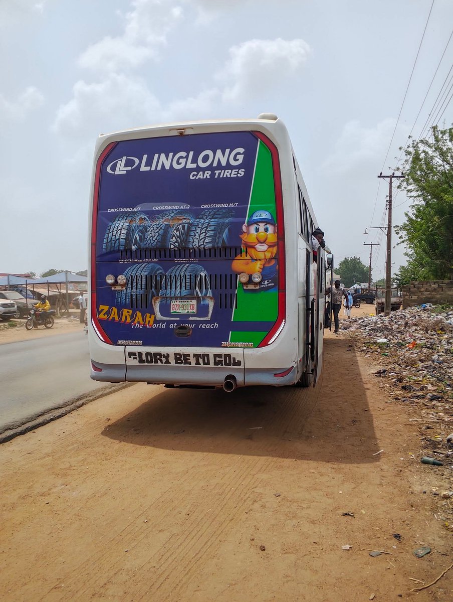 I boarded this Ezenwata bus from Kaduna to Oyo. The trip that was supposed to start at 3pm started at 10pm. We got to Oyo at 1pm on Thursday. Before alighting from the bus, I was shouting "I have a box in the trunk. Same way I was asking them to drop me at my stop but the driver