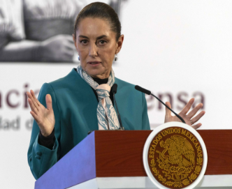 "Digamos que como político es muy buen empresario", agregó Sheinbaum, generando risas entre los periodistas en el Palacio Nacional, refiriéndose a Elon Musk.
 Por sus palabras alusivas al supuesto "narcogobierno" en México. "Si antes era un absurdo decirlo, ahora todavía más"