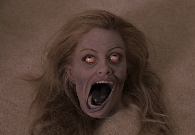 𝑳𝑰𝑽𝑰𝑵𝑮 𝑫𝑬𝑨𝑫 𝑮𝑰𝑹𝑳 🦇 (@screamnhorror) on Twitter photo 