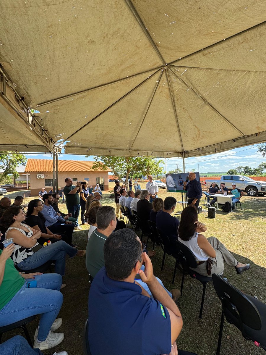 Em Bandeirantes, entregamos veículo ao Núcleo de Equoterapia da UENP, projeto que há 9 anos transforma vidas. Investir na universidade é investir em gente. 💙