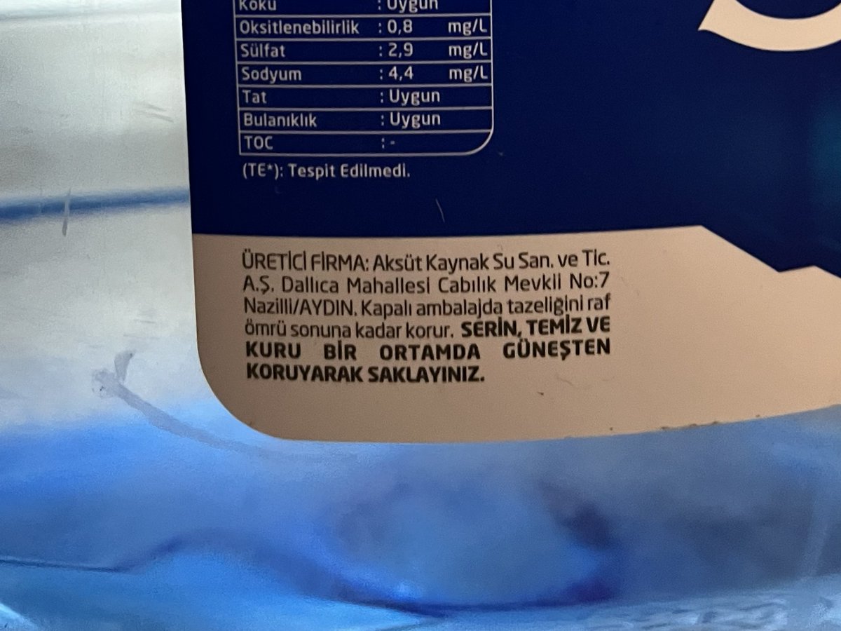 denizcemonduygu's tweet photo. Güncelleme: Bugün de @sirmaturkiye kurumsal olarak iletişime geçmedi (sosyal medya kullanımlarına bakınca şaşırmadım, kapatmış gibiler), getiren kişi aramış sadece, o sırada @sagliklicozum arayıp kayıt oluşturduğu için ona dönmedim. Etikette üretici firma yazıyormuş bu arada. https://t.co/Ec0T0KDBzS