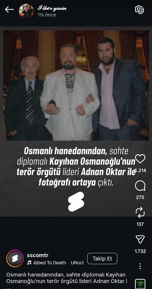 osmanoglu_79's tweet photo. Çakma solculara ithafen;

Beni tanıyan herkes bilir ki, bugüne kadar bir hatıra fotoğrafı çektirmek isteyen hiçbir kimseyi kırmadım. O gün de durum bundan ibarettir. Devlet ricalinin katıldığı, davetli olduğum bir programda, çıkışta birçok kişiyle olduğu gibi kim olduğunu dahi bilmediğim bir şahısla bir kare alınmıştır.
Biz fotoğraf çektirirken insanlara GBT yapmıyoruz. Bir insan bugün suçlu çıkabilir, yarın bir suç örgütü kurabilir; bunun 20 yıl önce çekilmiş bir hatıra fotoğrafıyla ne ilgisi vardır? O tarihte bu kişinin ne bir kanalı vardı ne de bugün isnat edilen yapılar söz konusuydu. Sadece fotoğraf talebini kırmadık. Mesele bundan ibarettir.
Buradan açıkça sesleniyorum: Bu tek kare üzerinden benim o şahısla bağlantılı olduğumu ima edenler ancak kendilerini kandırır. Bu fotoğraf dışında tek bir irtibatımı ortaya koyun.
Ben aziz ecdadımın hatırası üzerine konuşuyorum; onların temiz ve pak isimlerine en küçük bir gölge düşürecek bir ilişki içinde olmam söz konusu dahi olamaz.
Dün “ne Osmanlıymış!” diyerek küçümseyenler, bugün başka kimlikler üzerinden üzerimize geliyor. Farklı ideolojik kamplardan görünenler bir konuda birleşiyor: İtibarsızlaştırmak, karalamak, algı üretmek. Kimisi sözle saldırır, kimisi iftirayla çelme takar; fakat hedef aynıdır.
Adımızı dillerinden düşürmezler; çünkü dertleri hakikat değil, oluşturdukları algıdır. Her fırsatta aynı senaryo, aynı çaba, aynı karalama kampanyası…
Gerçek budur.
Gerisi algıdır.
Mesele kapanmıştır.