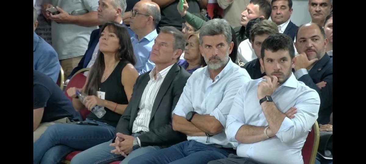 juanbalastegui's tweet photo. 🇵🇱 El radicalismo está de pié, está más vivo que nunca. Llevando a cada rincón del país nuestra idea de Gobernar con excelencia y eficacia, como sucede en las cinco provincias y más 500 intendencias que gestionamos.

🙌 Me llena de orgullo la realización de este encuentro de Intendentes Radicales que se desarrolla en Santa Fe.

👏 Felicitaciones @maxipullaro @gustavovaldesok @JPValdesok @lionelchiarella presidente @UCRNacional y a @JBeeSellares vicepresidente  entre otros dirigentes presentes en la Provincia hermana.

Gobernar es administrar con responsabilidad 💪