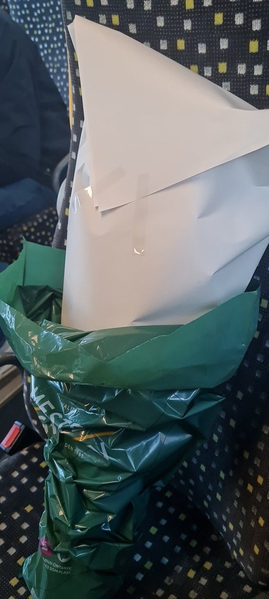 İftara gidecegim ablaya çiçek aldim. Vakfikebir ekmeği gibi buket yapmış 😂😂😂