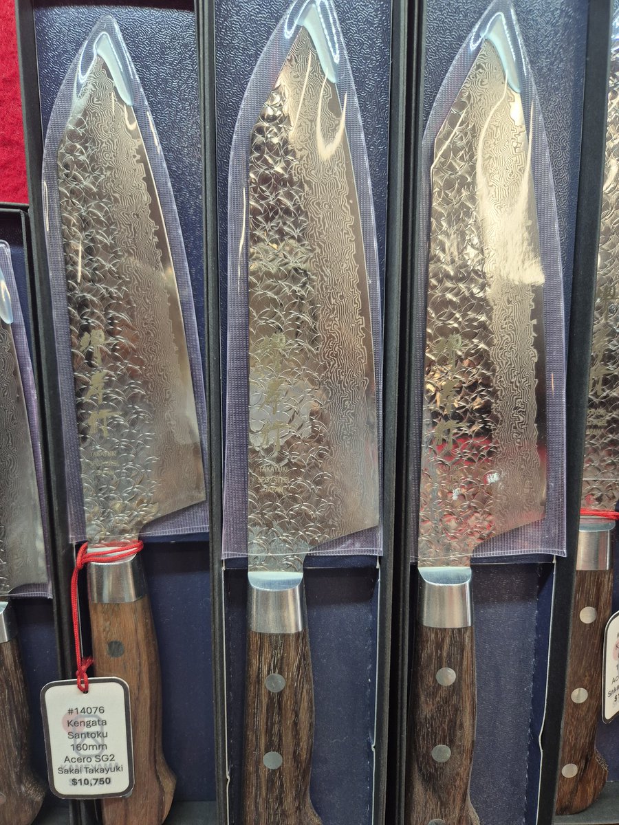 Ver a los BTS o comprarme esta hermosura??

Ustedes que dicen??