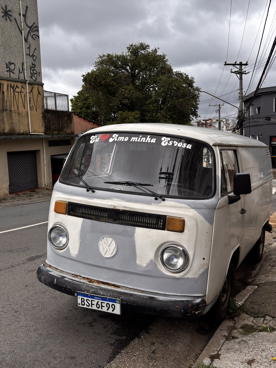 sapatilhafetiva's tweet photo. vou comprar uma kombi pra botar minha declaração https://t.co/5bdqlzmSO5