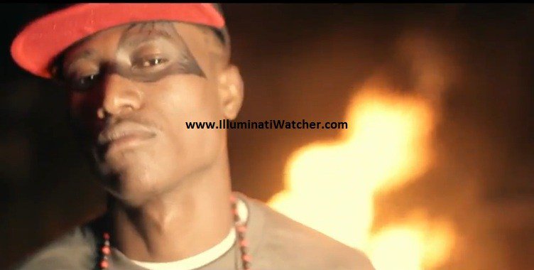 In 2012 Octopizzo drew a samosa-like image on his left eye so people could claim that he was in illuminati