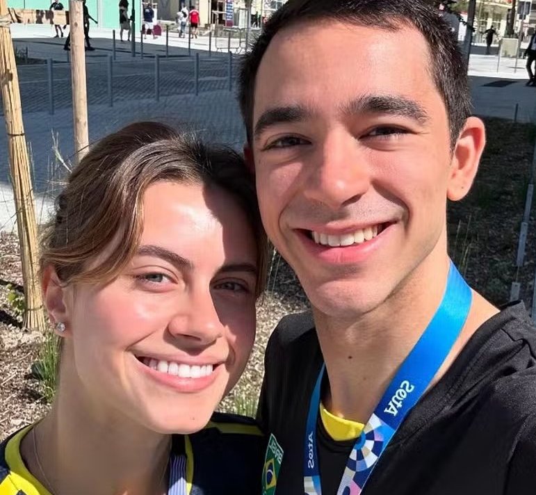 sboficial's tweet photo. 🏆 É DO BRASIL! Bruna Takahashi e Hugo Calderano são os grandes campeões de duplas mistas no Smash de Tênis de Mesa em Singapura.

É a primeira vez na HISTÓRIA que uma dupla não-asiática atinge esse feito. https://t.co/D8GHYO16Nh