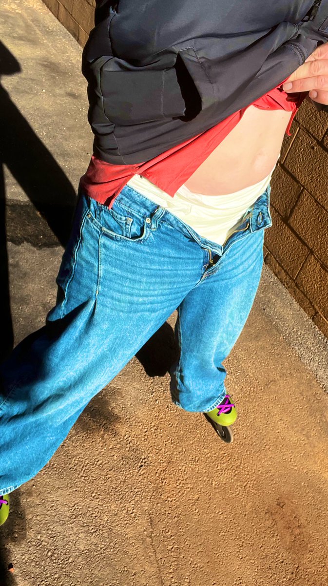 sissy_allie's tweet photo. Quick check on my lil adventure. 

#abdl #diaper https://t.co/nMhJcgt9w4