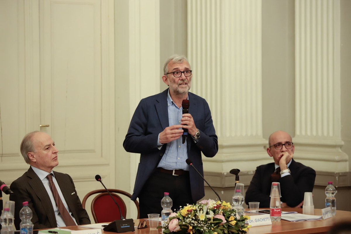 bobogiac's tweet photo. Ieri a Santa Maria Capua Vetere con le camere penali ed oggi ad Artena confronto con il No per sostenere il SI al referendum.
Proviamo a riportare il dibattito sui contenuti, dopo le dichiarazioni folli a cui abbiamo assistito in questi giorni da entrambi gli schieramenti https://t.co/Npic0VqU6U