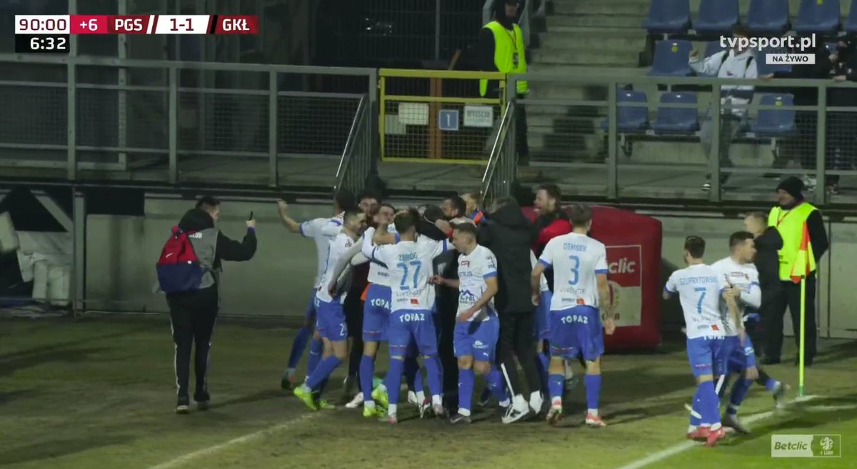 Kaszkiet tweet media