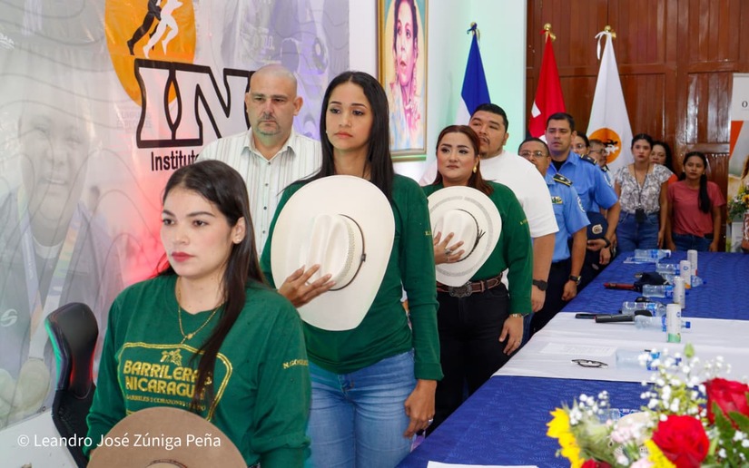 radio580nic's tweet image. 📍🇳🇮 En vísperas del #DíaInternacionaldelaMujer, 18 mujeres nicaragüenses se preparan para brillar en competencias ecuestres de barrileras y carreras, una disciplina nacida en 2025 que impulsa su empoderamiento. El anuncio se realizó en el CONADERFI del #IND. #Radio580